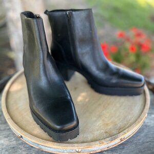 NWOT -Leather Andre Assous Mila - Boots - Lug Sole - SIze 9.5 -  Booties